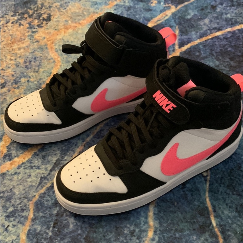 Nike mid-rise sneakers